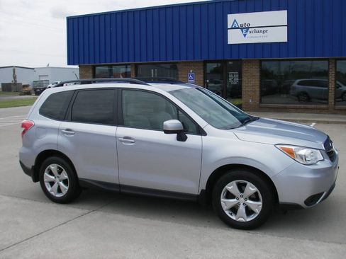 Used 2015 Subaru Forester 2.5i Premium AWD/4WD image 3