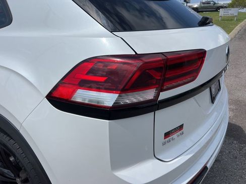Certified 2023 Volkswagen Atlas Cross Sport SEL R-Line AWD/4WD image 13