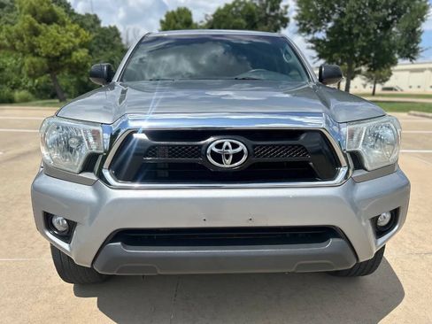 Used 2014 Toyota Tacoma PreRunner w/ SR5 Package RWD image 3