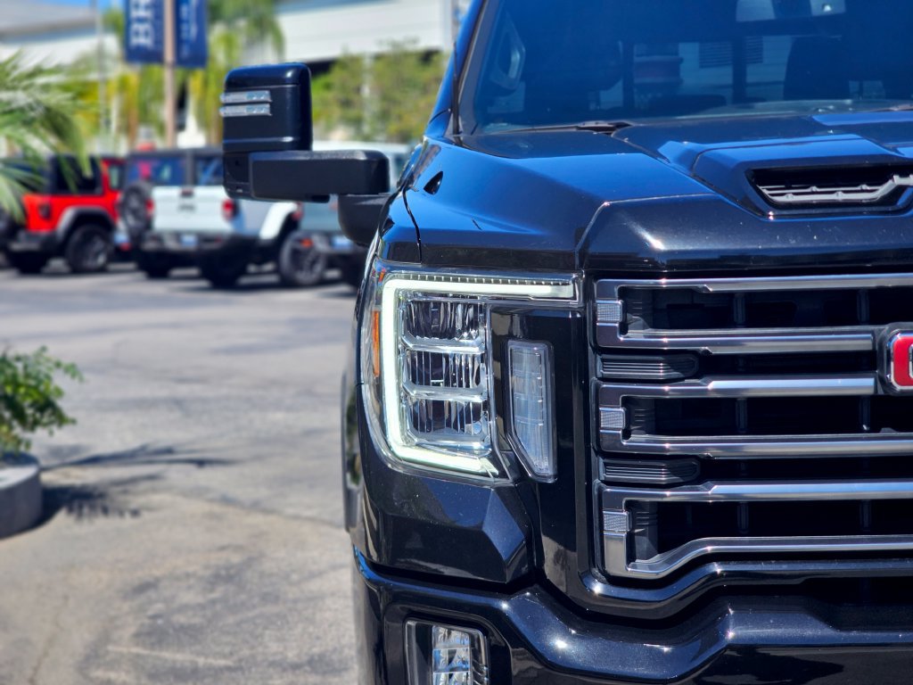 Used 2022 GMC Sierra 2500 AT4 w/ AT4 Preferred Package AWD/4WD image 3