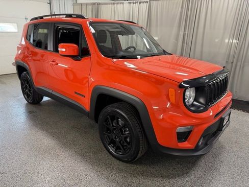 Used 2020 Jeep Renegade Altitude w/ UConnect 8.4 Nav Group AWD/4WD image 3
