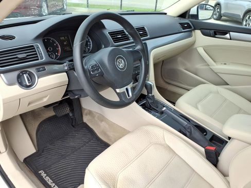 Used 2015 Volkswagen Passat 1.8T Limited Edition FWD image 9