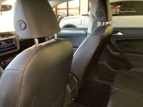 Used 2022 Volkswagen Tiguan SE image 19