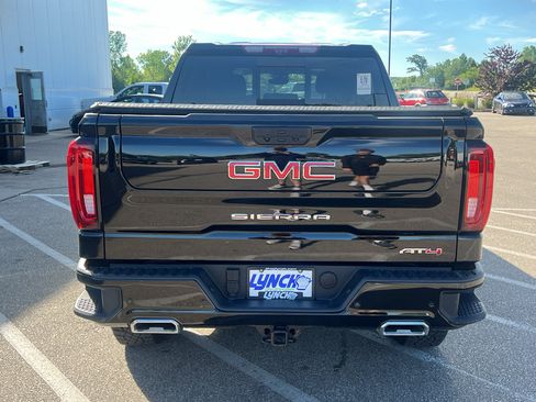 Used 2025 GMC Sierra 1500 AT4 w/ Technology Package AWD/4WD image 4