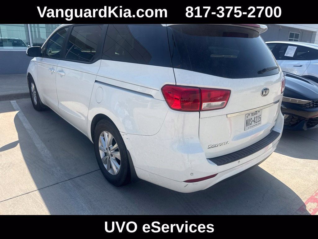 Used 2017 Kia Sedona LX w/ LX Essentials Premium Package FWD image 2