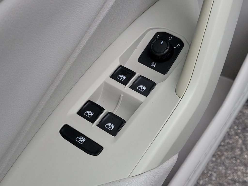 Used 2019 Volkswagen Jetta SEL Premium FWD image 17