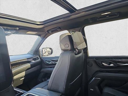 Used 2024 GMC Yukon XL Denali w/ Advanced Technology Package image 24