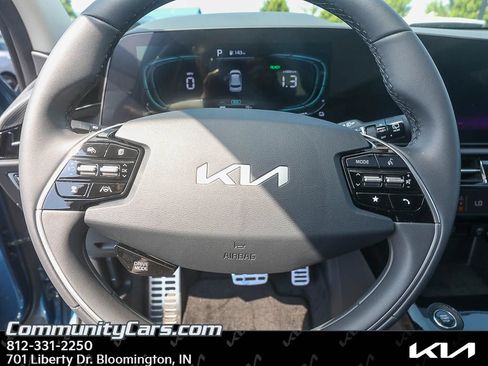 Certified 2025 Kia Niro EX Touring FWD image 13