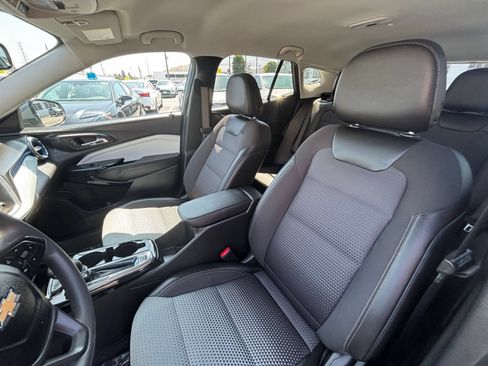 Used 2025 Chevrolet Trax LT FWD image 37