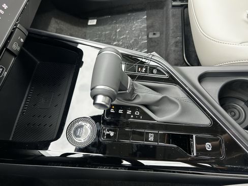 New 2025 Kia Niro EX Touring image 24