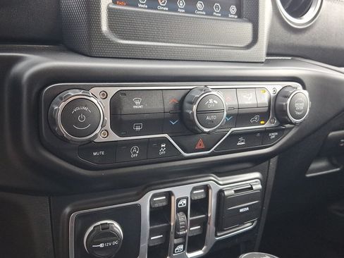 Used 2021 Jeep Wrangler Unlimited Sahara AWD/4WD image 15