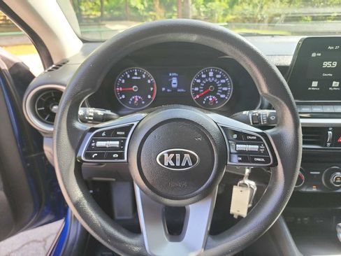 Used 2021 Kia Forte LXS FWD image 17