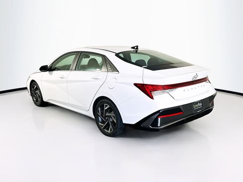 Used 2025 Hyundai Elantra SEL image 5