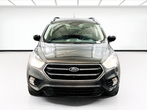 Used 2019 Ford Escape SE FWD image 2