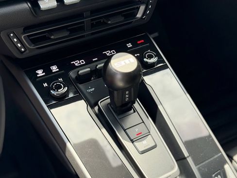 Used 2024 Porsche 911 Carrera RWD image 18