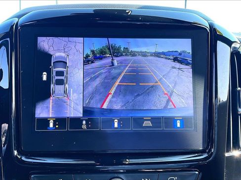 Used 2023 Chevrolet Traverse LT w/ LT Premium Package AWD/4WD image 19