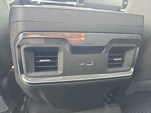 Used 2023 GMC Sierra 1500 Elevation image 17