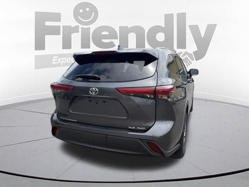 Used 2021 Toyota Highlander XLE AWD/4WD image 7