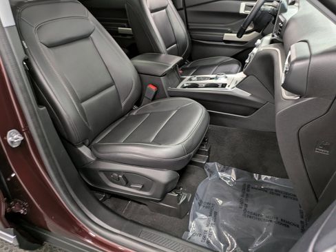 Used 2022 Ford Explorer XLT w/ Equipment Group 202A image 28