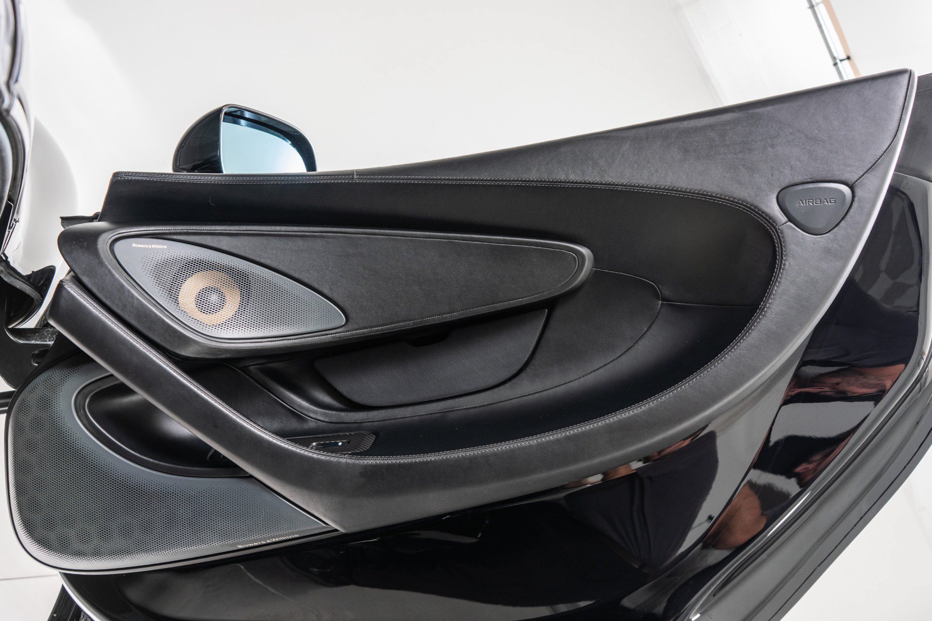 Used 2020 McLaren 570S Spider RWD image 40