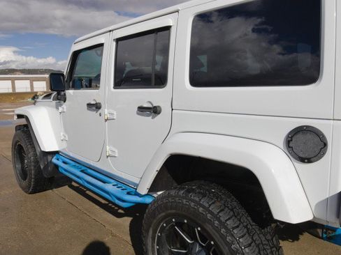 Used 2016 Jeep Wrangler Unlimited Sahara w/ Max Tow Package AWD/4WD image 8