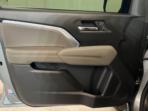 Used 2026 Chevrolet Colorado ZR2 w/ Technology Package AWD/4WD image 16