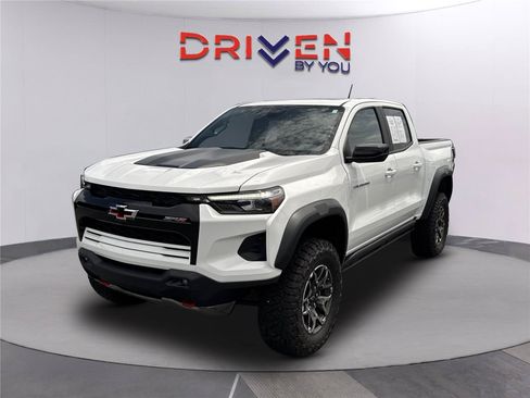 Used 2023 Chevrolet Colorado ZR2 w/ ZR2 Convenience Package III AWD/4WD image 8