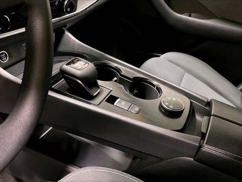 Used 2023 Nissan Rogue S image 17