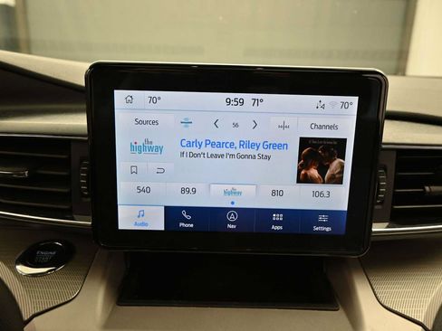Used 2024 Ford Explorer XLT w/ Equipment Group 202A AWD/4WD image 18