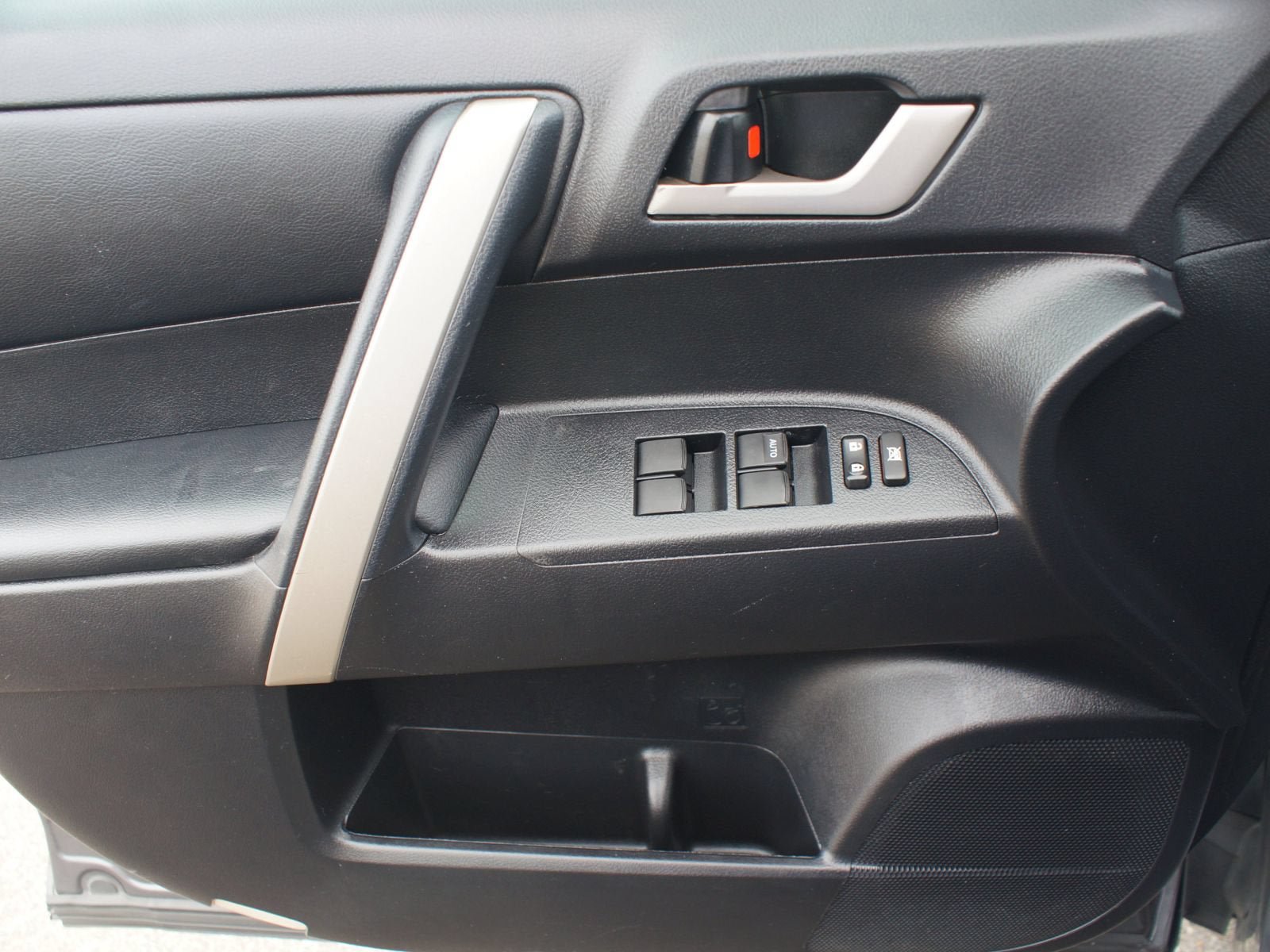 Used 2013 Toyota Highlander SE AWD/4WD image 21