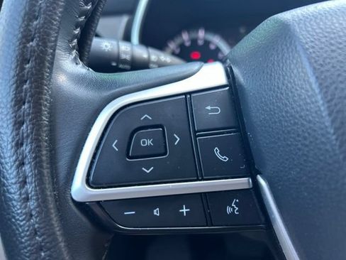 Used 2023 Toyota Highlander XLE FWD image 26