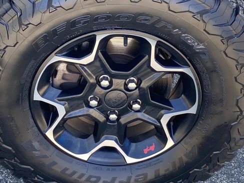 Used 2023 Jeep Wrangler Unlimited Rubicon w/ Steel Bumper Group AWD/4WD image 28