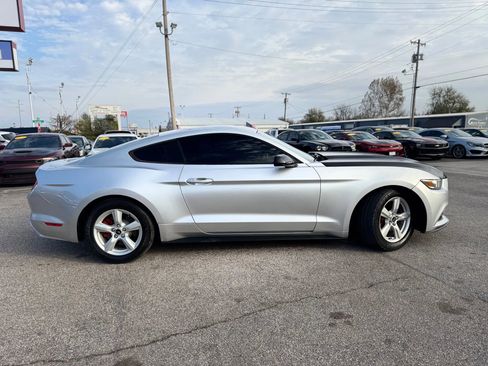 Used 2016 Ford Mustang Coupe image 2
