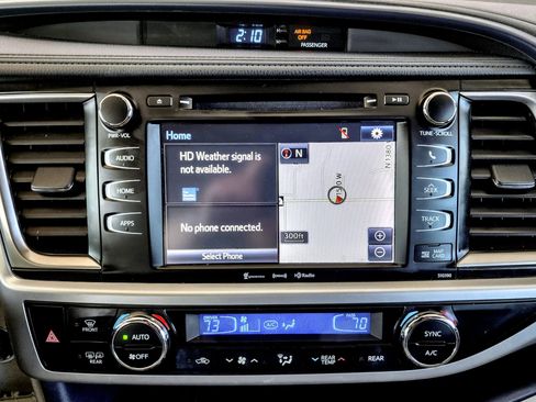 Used 2019 Toyota Highlander XLE image 11