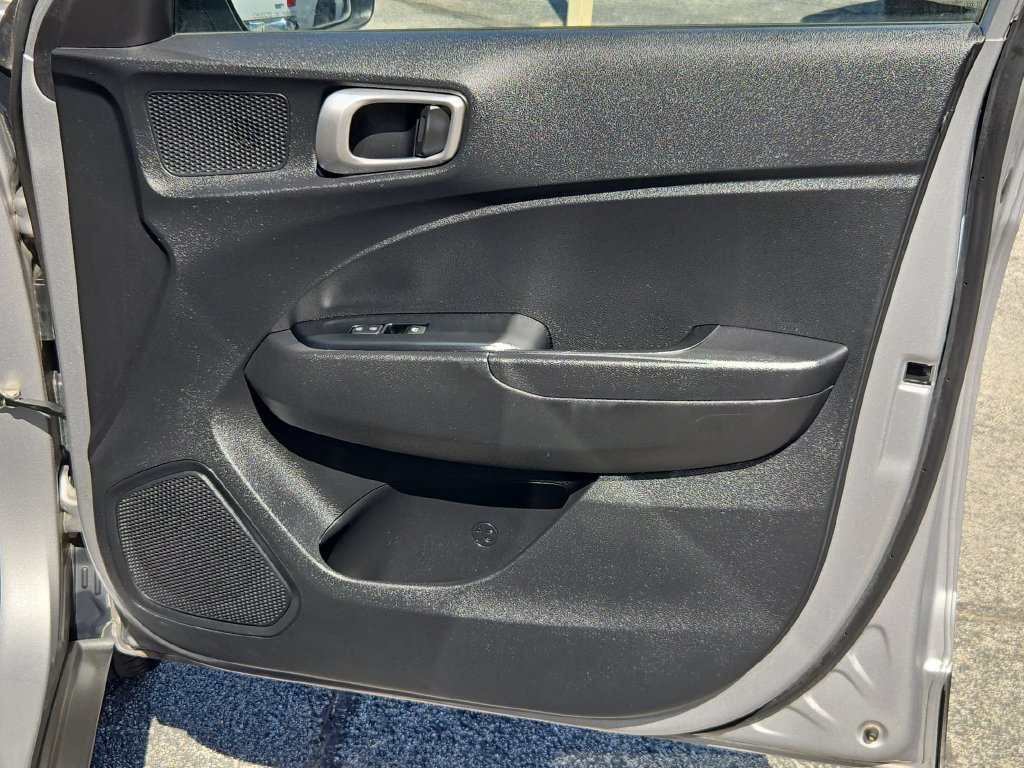 Used 2025 Hyundai Venue SEL FWD image 34