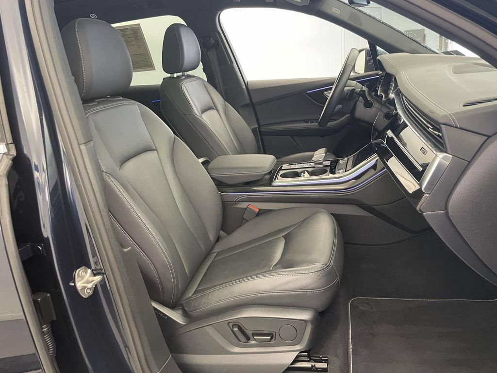Used 2025 Audi Q7 3.0T Premium Plus AWD/4WD image 24