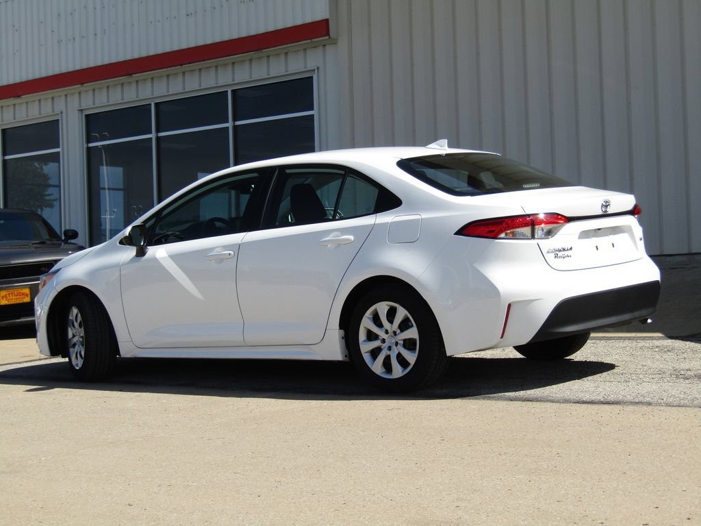Used 2025 Toyota Corolla LE FWD image 9