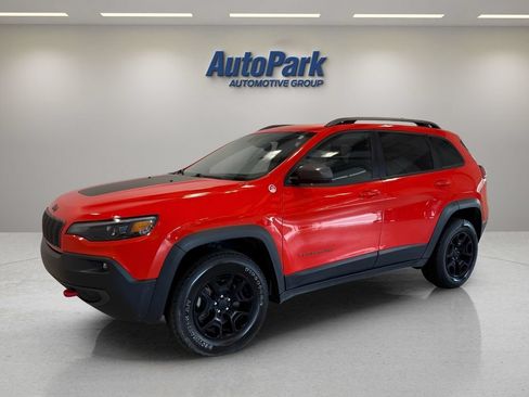 Used 2021 Jeep Cherokee Trailhawk w/ Technology Group AWD/4WD image 3