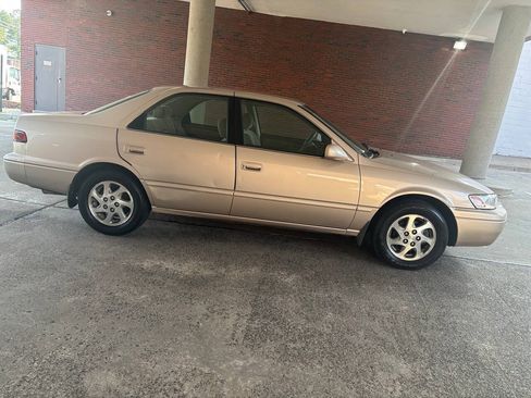 Used 1999 Toyota Camry LE FWD image 5
