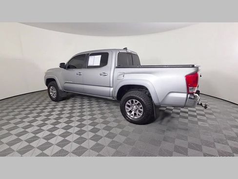 Used 2017 Toyota Tacoma TRD Sport RWD image 44