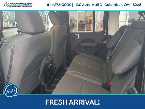 Used 2025 Jeep Wrangler Unlimited Sahara image 14