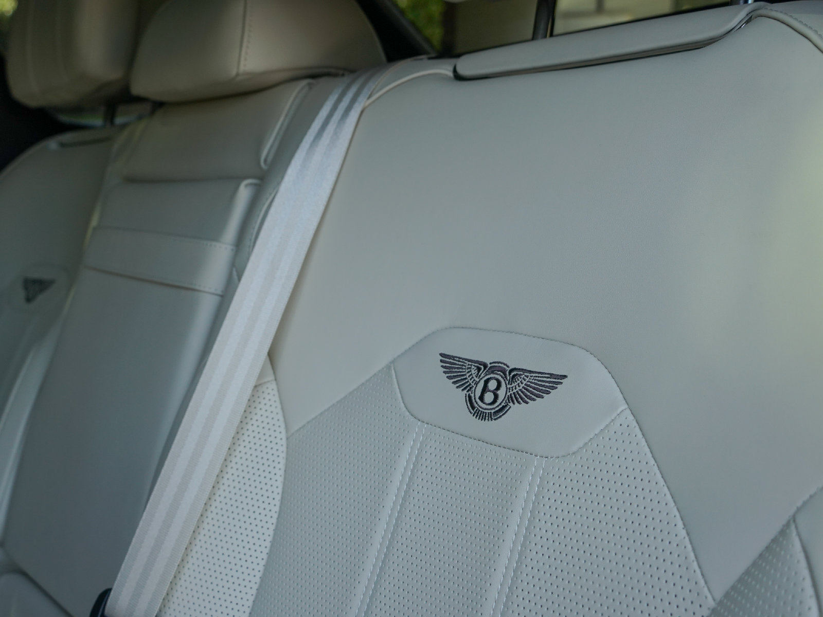 Certified 2023 Bentley Bentayga Extended Wheelbase AWD/4WD image 20