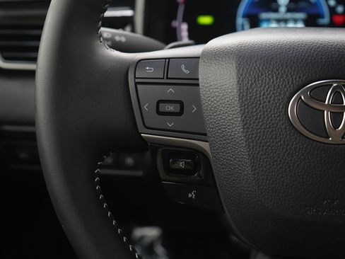 Used 2025 Toyota Camry SE image 23