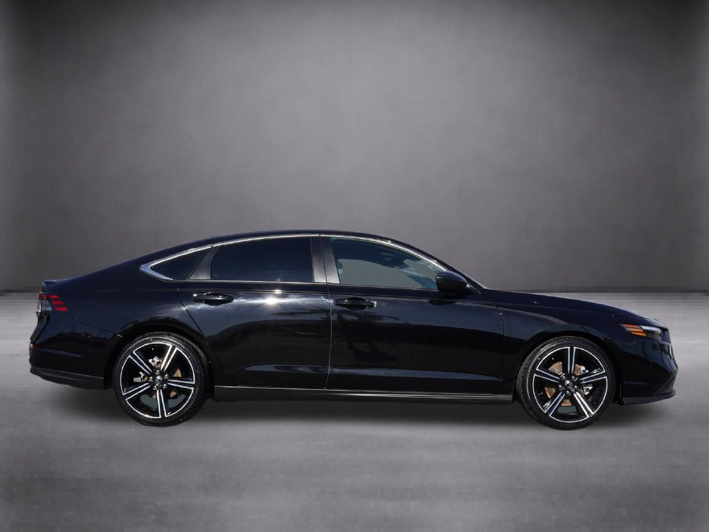 Used 2025 Honda Accord Sport image 3