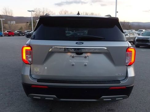 Used 2021 Ford Explorer XLT w/ Equipment Group 202A image 5