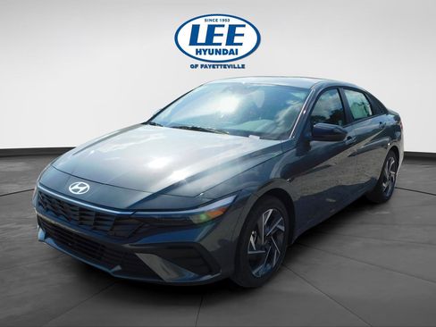 New 2025 Hyundai Elantra SEL image 7