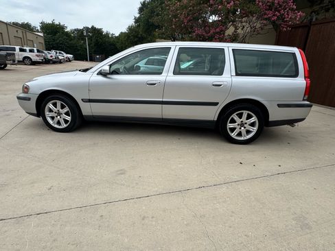 Used 2004 Volvo V70 2.4 FWD image 4