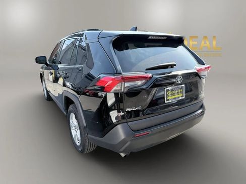Used 2020 Toyota RAV4 XLE w/ Convenience Package FWD image 4