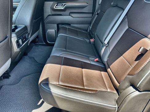 Used 2025 GMC Sierra 1500 Denali w/ Denali Reserve Package AWD/4WD image 16
