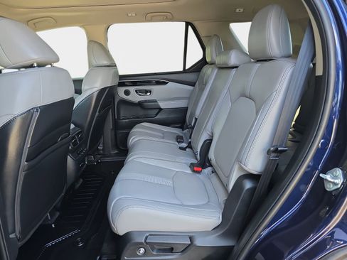 Certified 2025 Honda Pilot Touring image 14